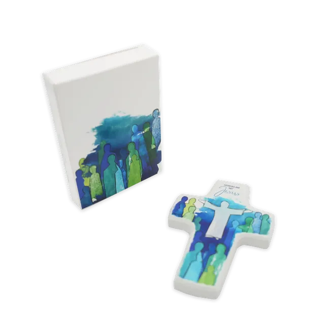bonifatiuswerk-gemeinsam-mit-jesus-holzkreuz-wei image 1