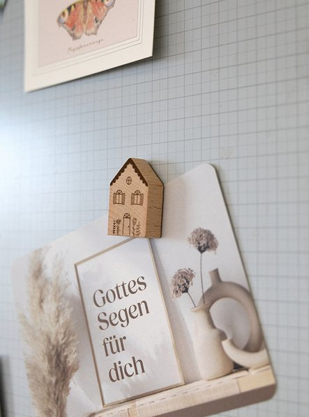 fontis-geschenke-haus-magnetisches-holzhaus-buchenholz image 2